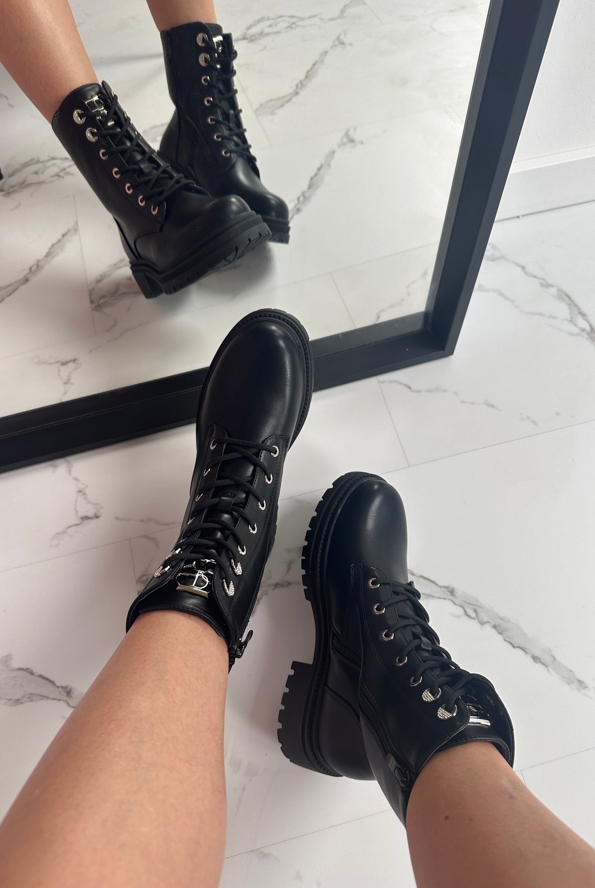 Sarina Preto Botas