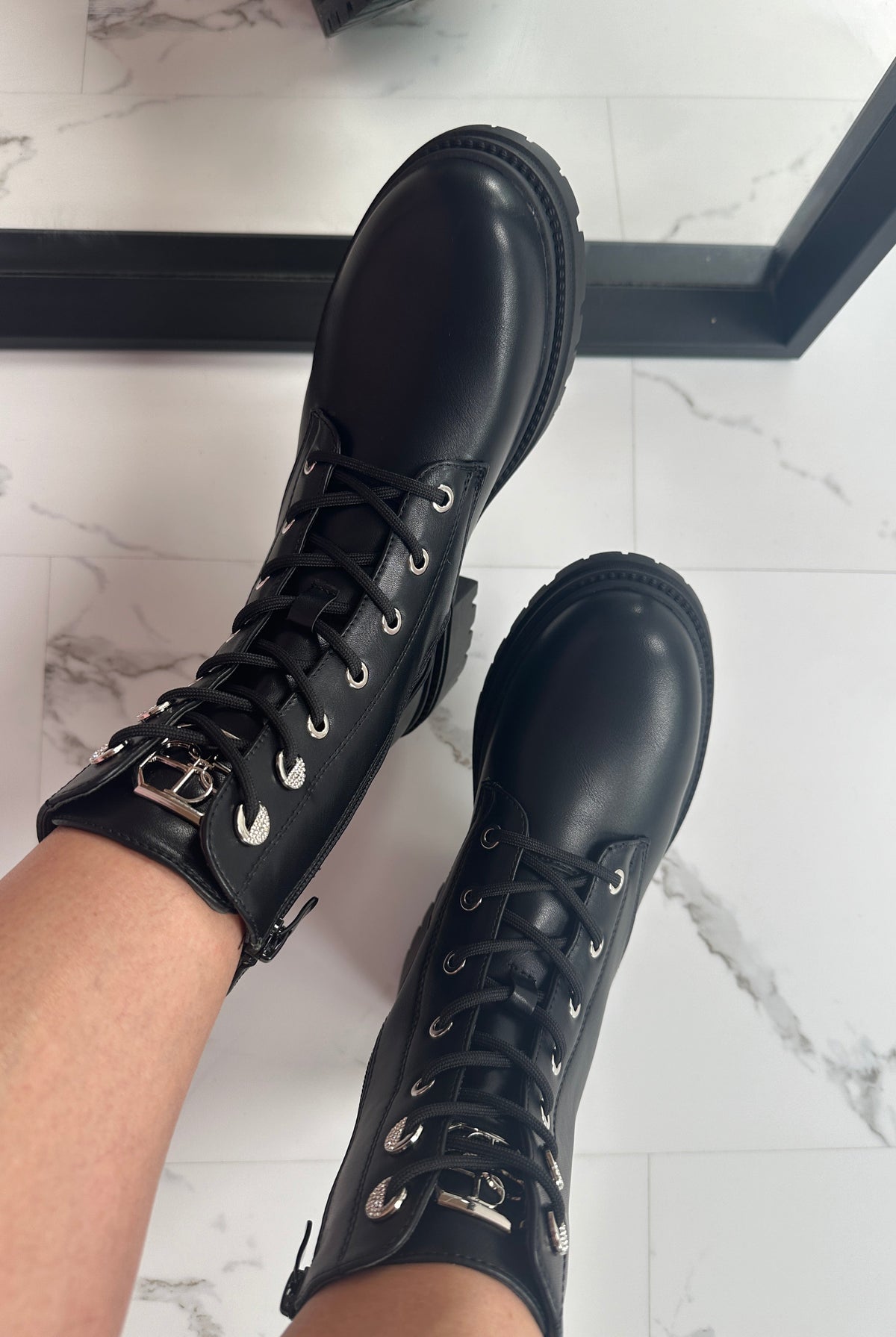 Sarina Preto Botas