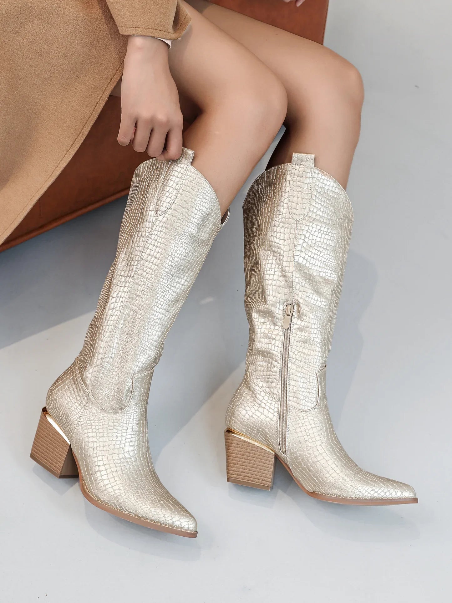 Jasmine Dourado Botas